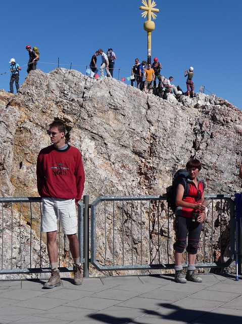 Florian and some other five dozend people on the Zugspitze, Gunter moving away in disgust.