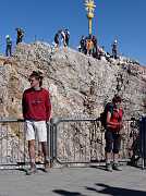 Florian and some other five dozend people on the Zugspitz, Gunter moving away in disgust.