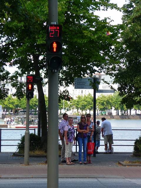Showing the waiting time at the traffic-lights at the Binnenalster.